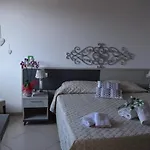 Residenza Al Castello بيت ضيافة كارلوفورتي